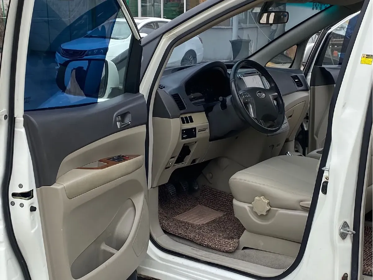 2013 BYD M6 2.0L 140HP L4 5MT,autocango,china used car exporter,china ev exporter,chinese used car exporter,chinese used ev exporter