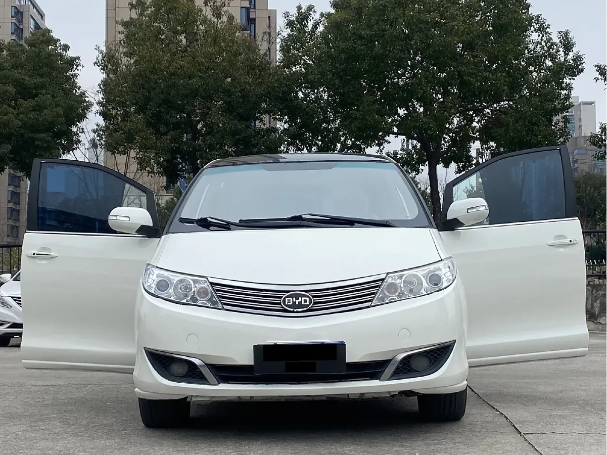 2013 BYD M6 2.0L 140HP L4 5MT,autocango,china used car exporter,china ev exporter,chinese used car exporter,chinese used ev exporter