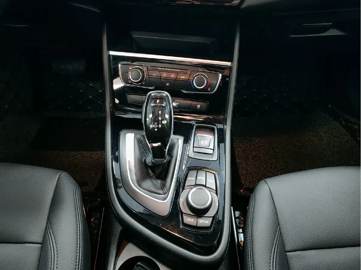 2019 BMW 2 Series SUV 1.5T 140HP L3 7DCT,autocango,china used car exporter,china ev exporter,chinese used car exporter,chinese used ev exporter