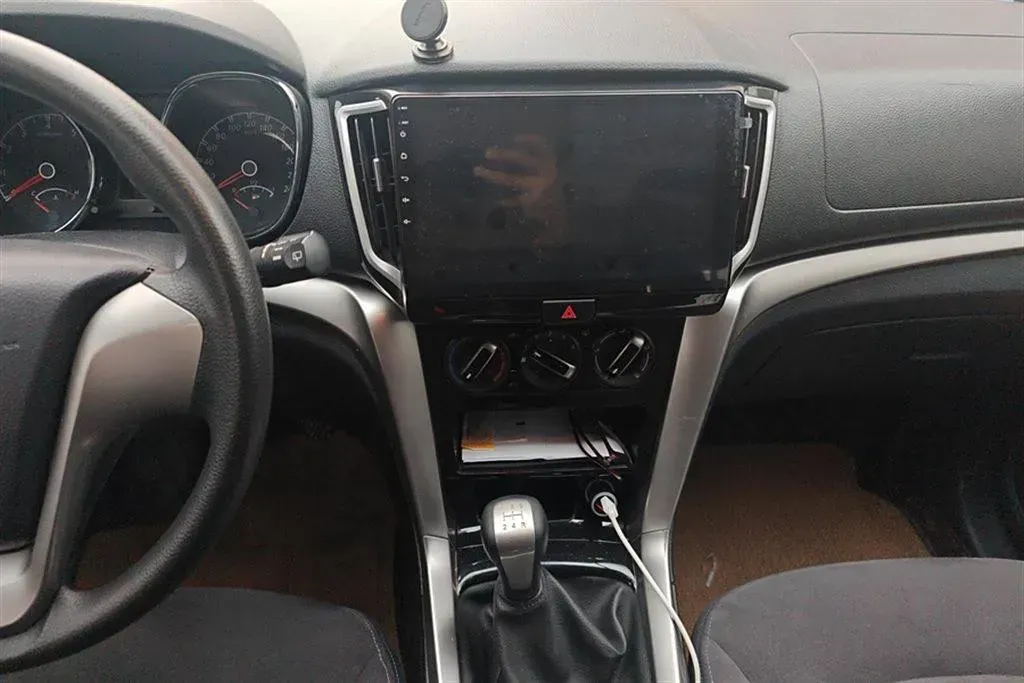 2016 Venucia T70 1.6L 121HP L4 5MT,autocango,china used car exporter,china ev exporter,chinese used car exporter,chinese used ev exporter