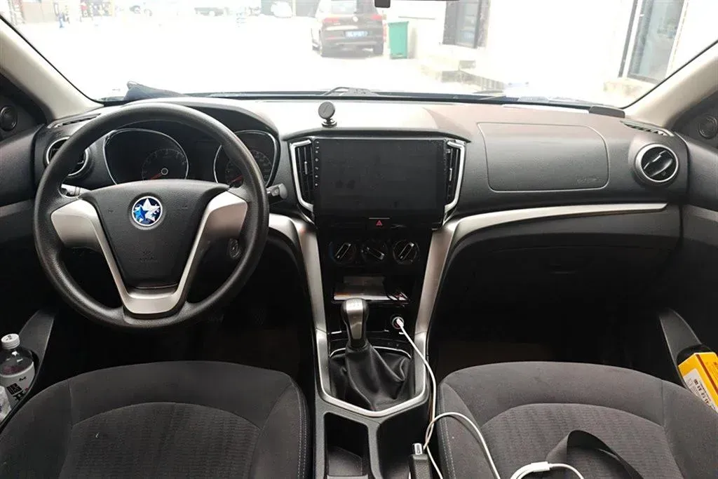 2016 Venucia T70 1.6L 121HP L4 5MT,autocango,china used car exporter,china ev exporter,chinese used car exporter,chinese used ev exporter