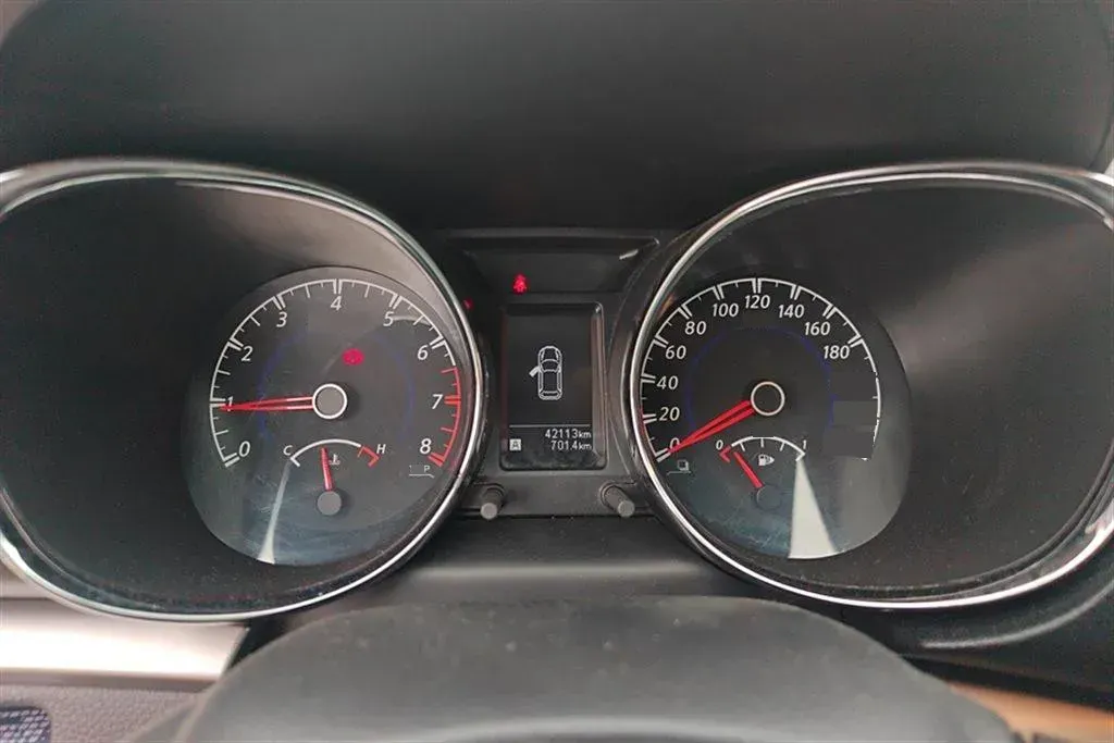 2016 Venucia T70 1.6L 121HP L4 5MT,autocango,china used car exporter,china ev exporter,chinese used car exporter,chinese used ev exporter