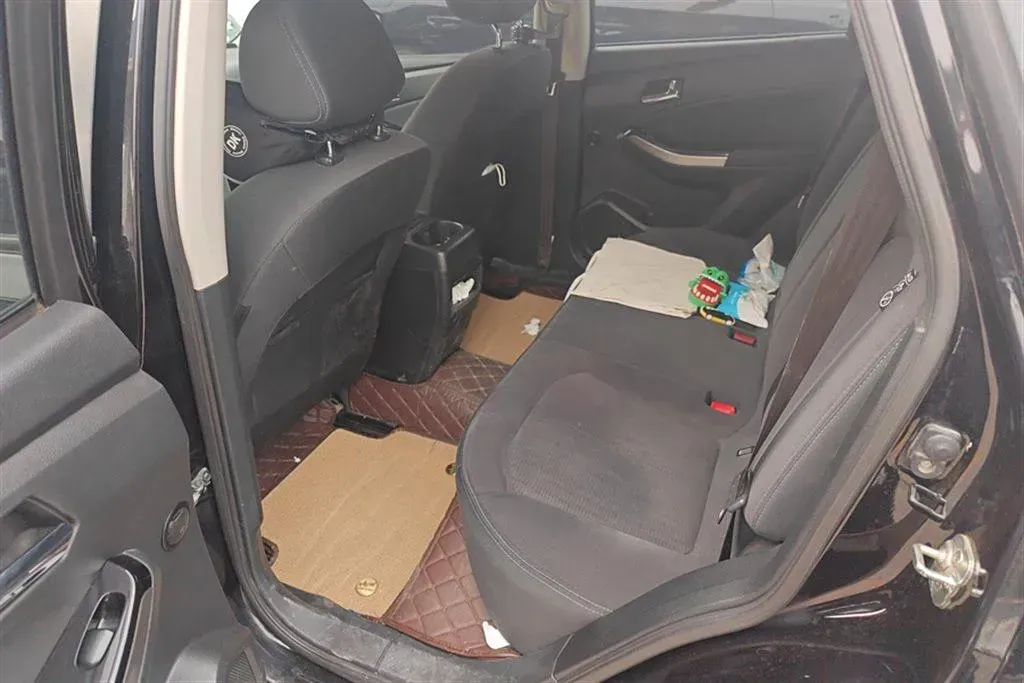 2016 Venucia T70 1.6L 121HP L4 5MT,autocango,china used car exporter,china ev exporter,chinese used car exporter,chinese used ev exporter