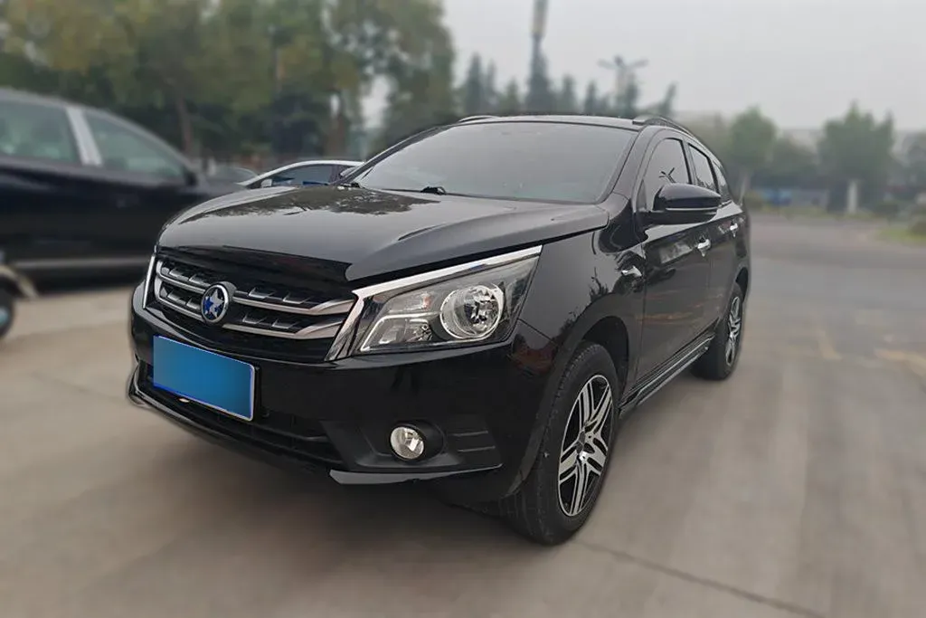 2016 Venucia T70 1.6L 121HP L4 5MT,autocango,china used car exporter,china ev exporter,chinese used car exporter,chinese used ev exporter