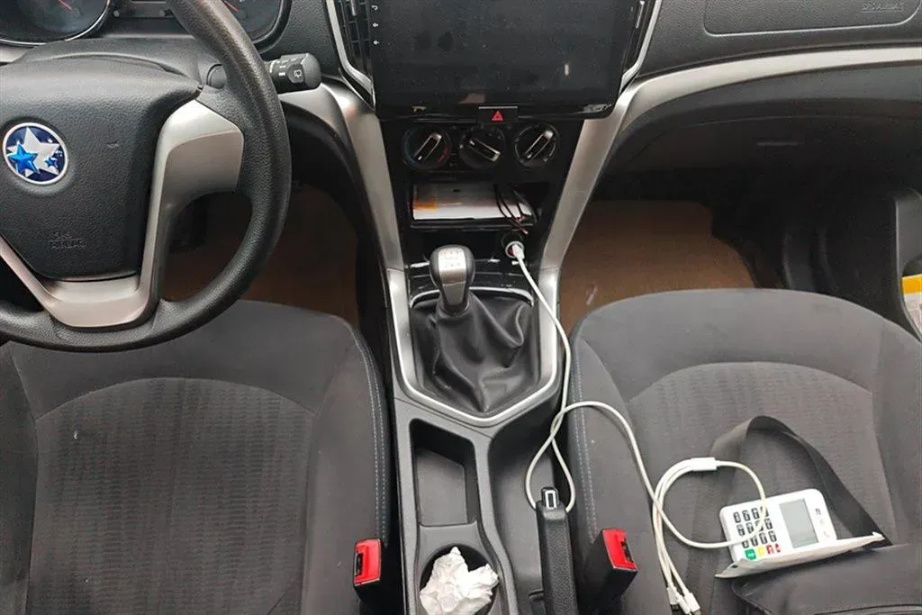 2016 Venucia T70 1.6L 121HP L4 5MT,autocango,china used car exporter,china ev exporter,chinese used car exporter,chinese used ev exporter