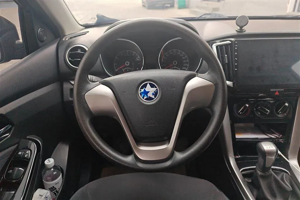 2016 Venucia T70 1.6L 121HP L4 5MT,autocango,china used car exporter,china ev exporter,chinese used car exporter,chinese used ev exporter