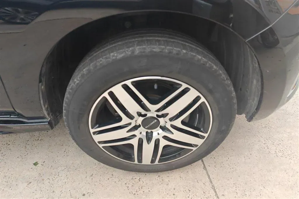 2016 Venucia T70 1.6L 121HP L4 5MT,autocango,china used car exporter,china ev exporter,chinese used car exporter,chinese used ev exporter