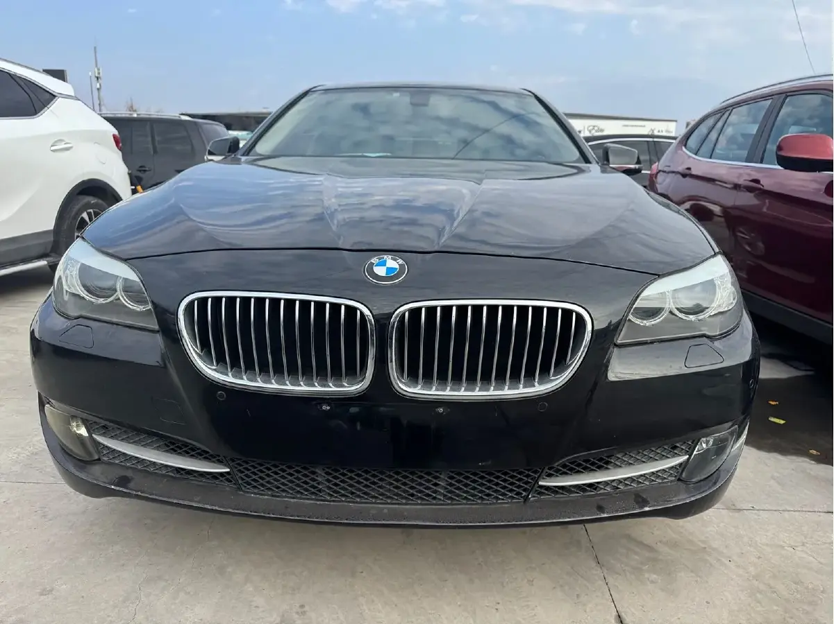 2013 BMW 5 Series 3.0L 258HP L6 8AT