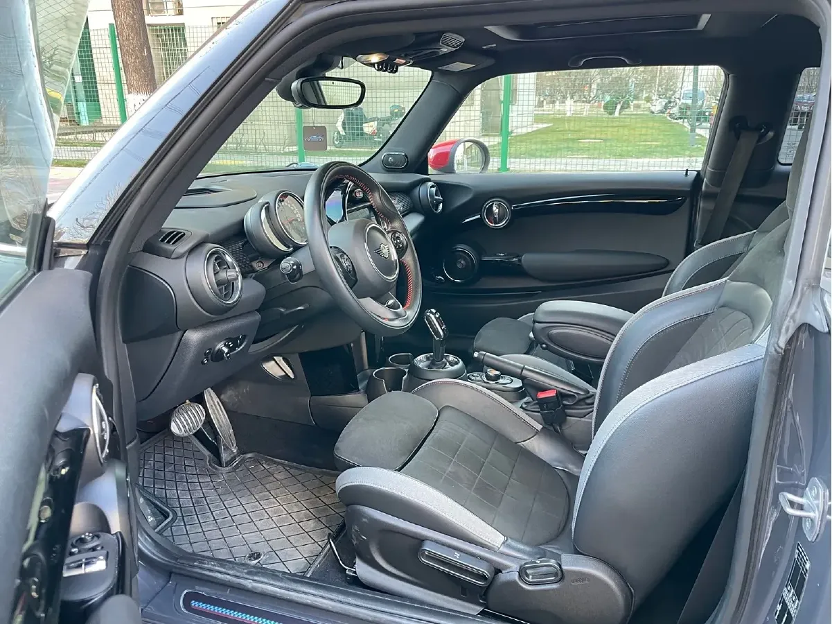 2020 MINI JCW 2.0T 231HP L4 8AT,autocango,china used car exporter,china ev exporter,chinese used car exporter,chinese used ev exporter