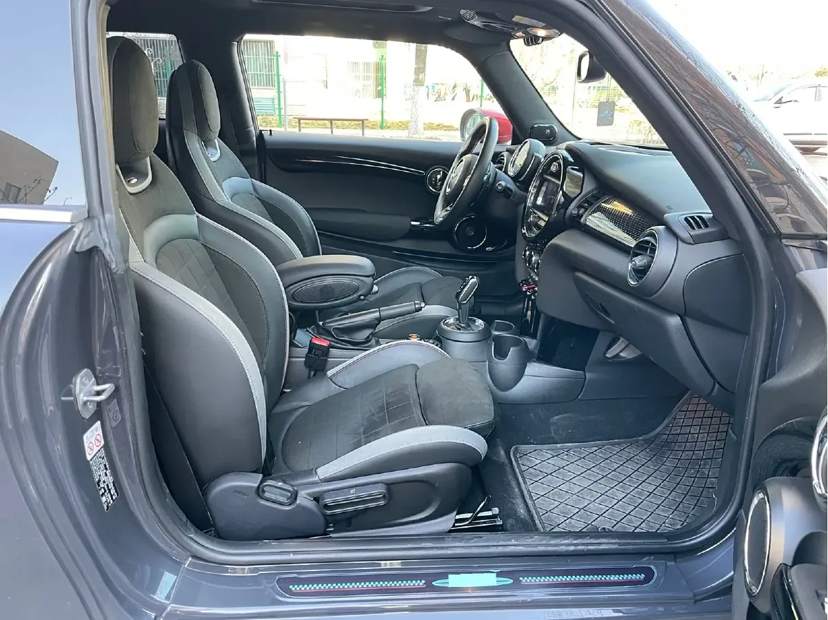 2020 MINI JCW 2.0T 231HP L4 8AT,autocango,china used car exporter,china ev exporter,chinese used car exporter,chinese used ev exporter