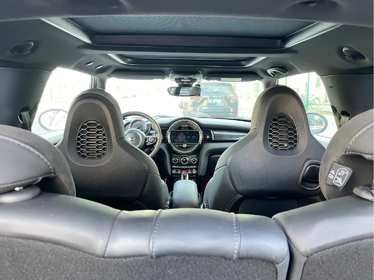 2020 MINI JCW 2.0T 231HP L4 8AT,autocango,china used car exporter,china ev exporter,chinese used car exporter,chinese used ev exporter