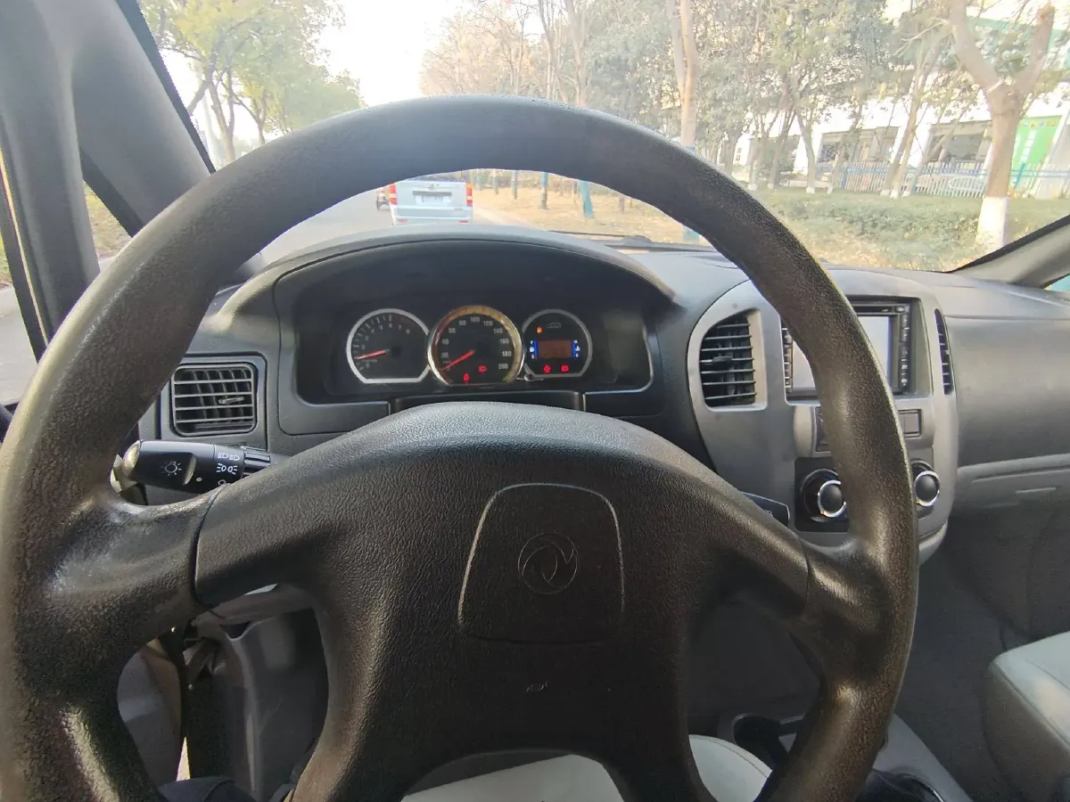 2014 DongFeng Forthing LingZhi 2.0L 112HP L4 5MT,autocango,china used car exporter,china ev exporter,chinese used car exporter,chinese used ev exporter