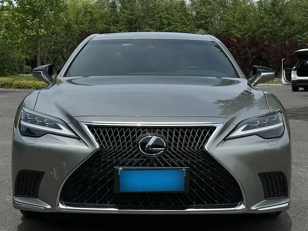 2021 Lexus LS 3.5L 299HP V6 E-CVT Hybrid