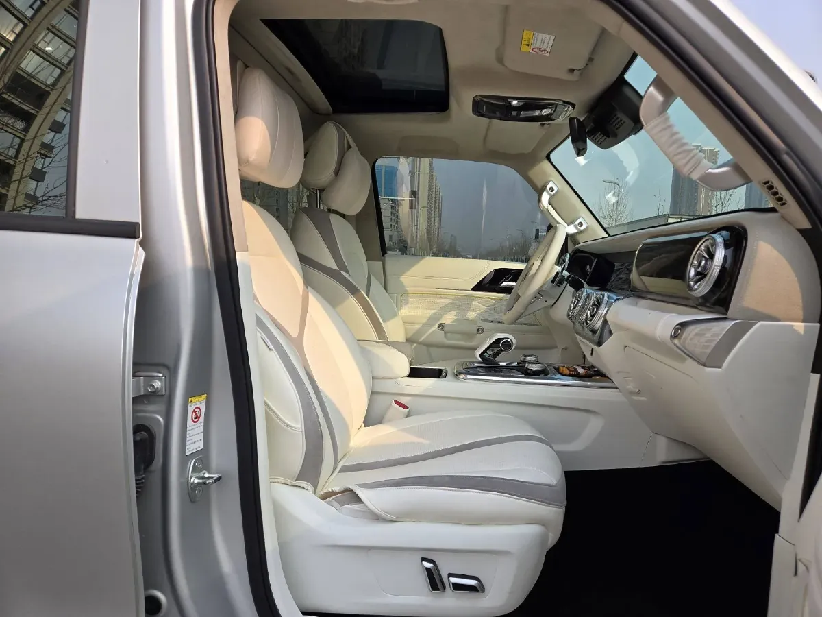 2021 Cyberspace 300 2.0T 227HP L4 8AT,autocango,china used car exporter,china ev exporter,chinese used car exporter,chinese used ev exporter