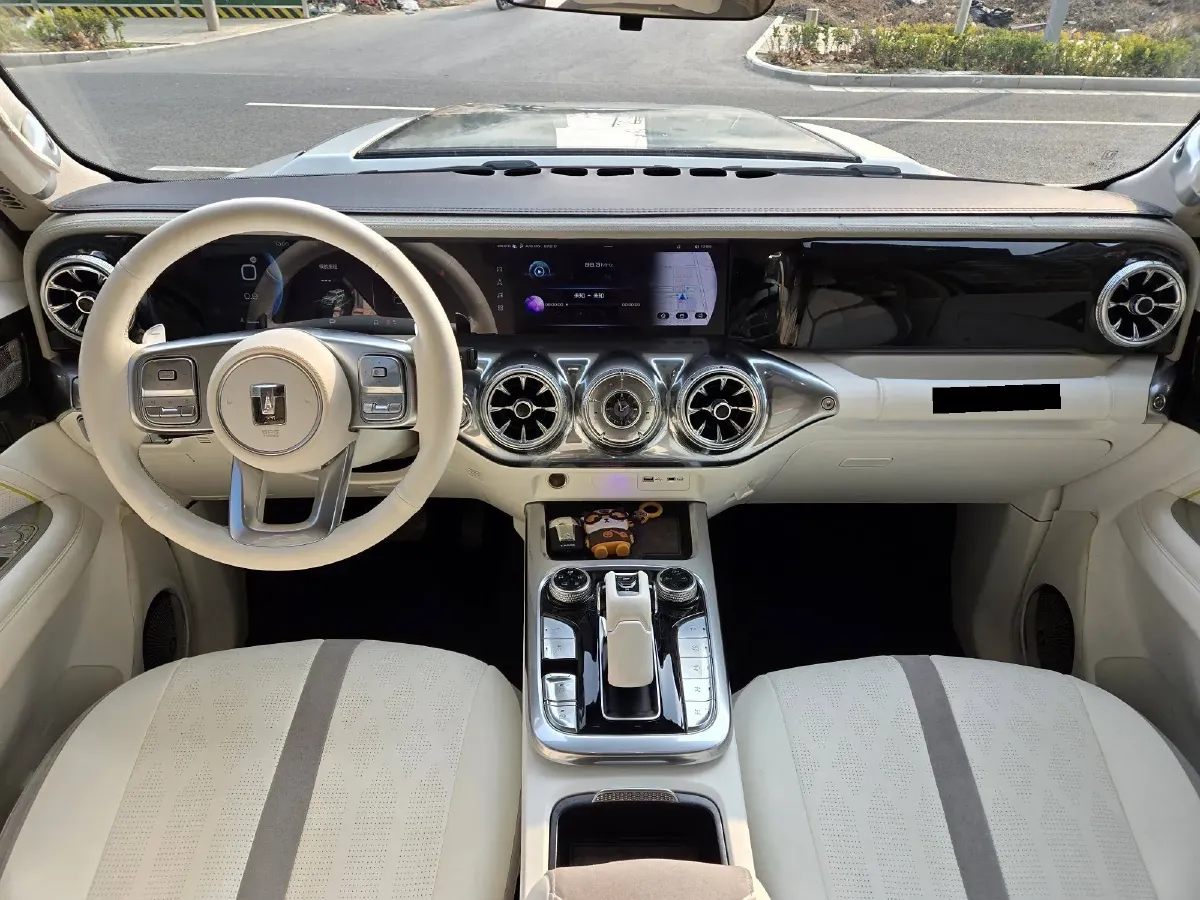 2021 Cyberspace 300 2.0T 227HP L4 8AT,autocango,china used car exporter,china ev exporter,chinese used car exporter,chinese used ev exporter