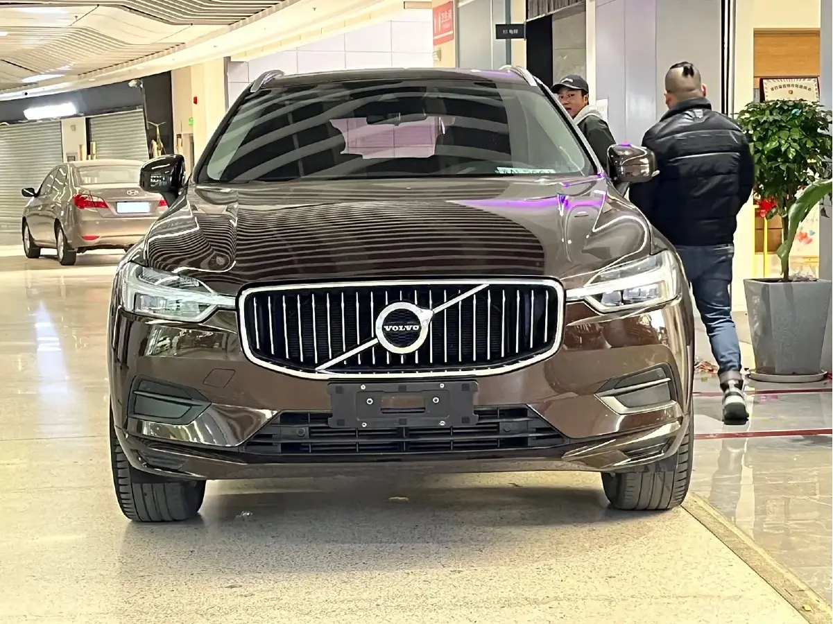 2019 Volvo XC60 2.0T 254HP L4 8AT