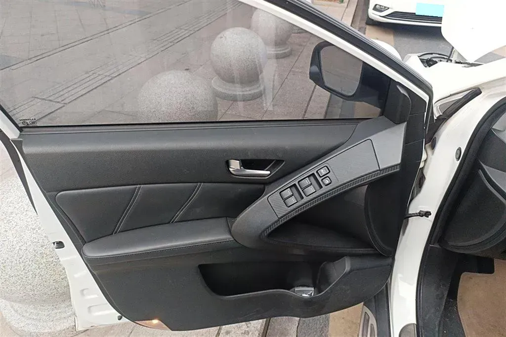 2015 Luxgen 6 SUV 1.8T 180HP L4 6AT,autocango,china used car exporter,china ev exporter,chinese used car exporter,chinese used ev exporter