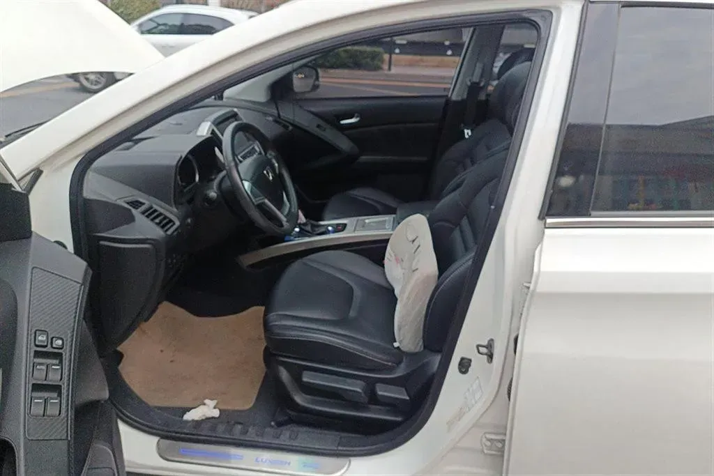 2015 Luxgen 6 SUV 1.8T 180HP L4 6AT,autocango,china used car exporter,china ev exporter,chinese used car exporter,chinese used ev exporter