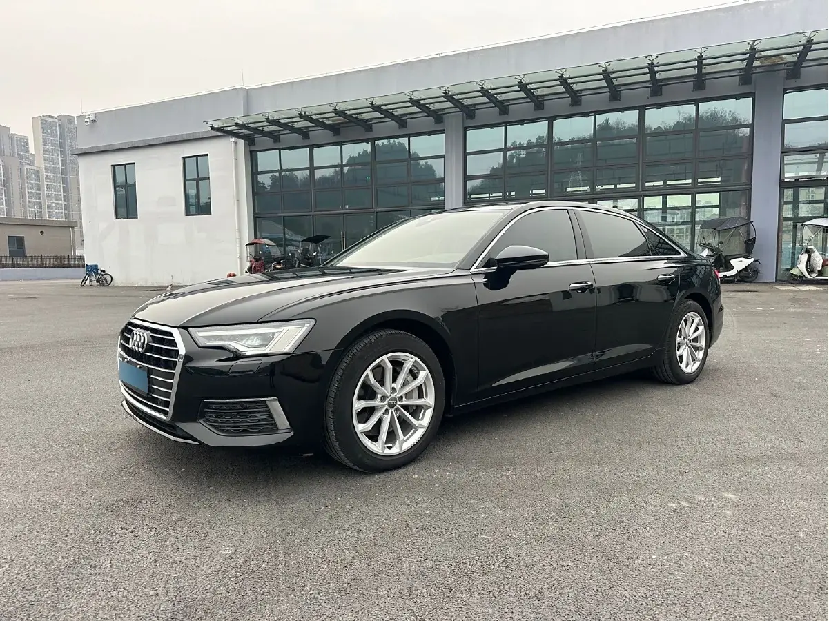 2022 Audi A6L 2.0T 190HP L4 7DCT