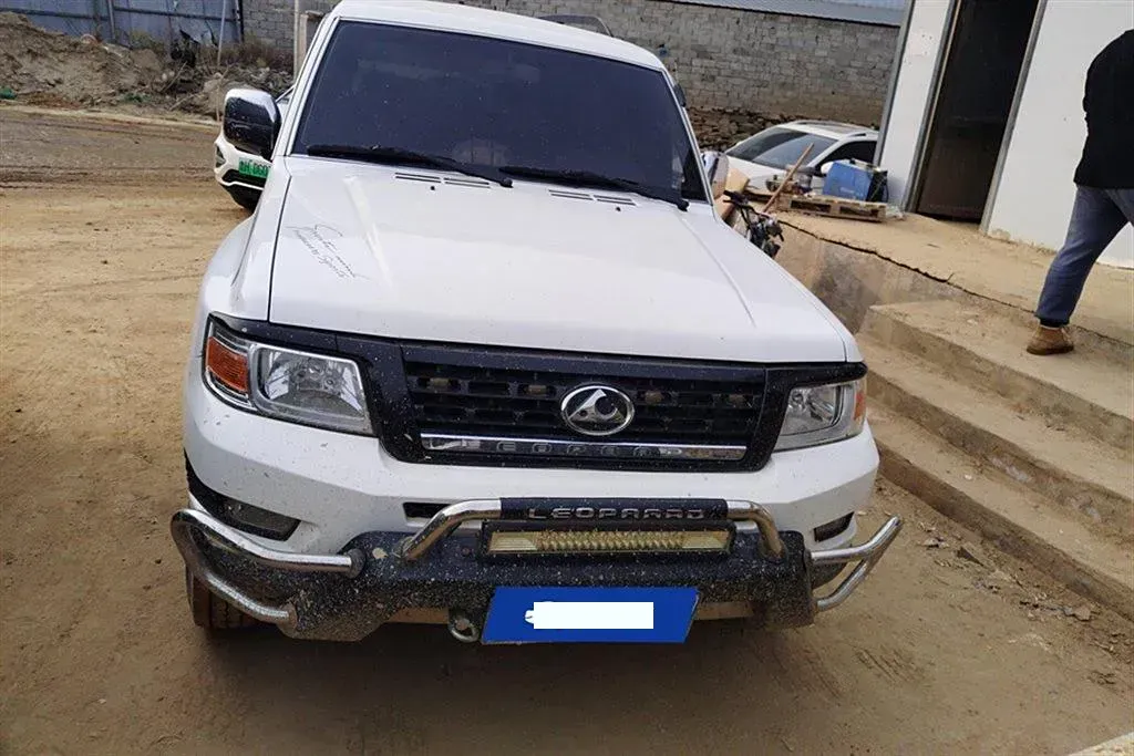 2015 Leopaard Q6 2.4L 147HP L4 5MT,autocango,china used car exporter,china ev exporter,chinese used car exporter,chinese used ev exporter