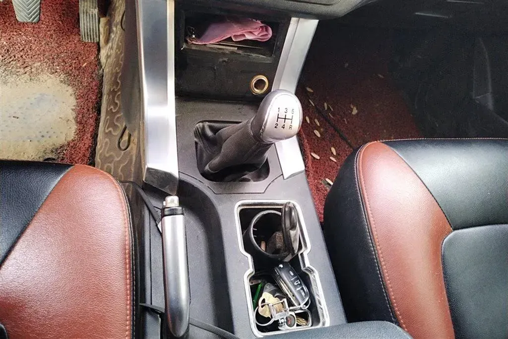 2015 Leopaard Q6 2.4L 147HP L4 5MT,autocango,china used car exporter,china ev exporter,chinese used car exporter,chinese used ev exporter