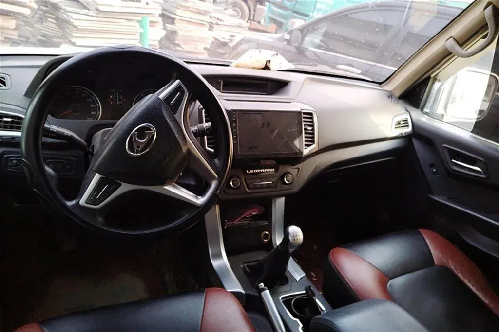 2015 Leopaard Q6 2.4L 147HP L4 5MT,autocango,china used car exporter,china ev exporter,chinese used car exporter,chinese used ev exporter