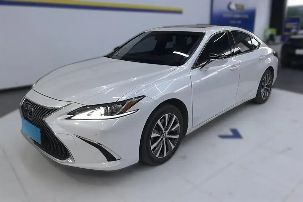 2020 Lexus ES 2.0L 173HP L4 CVT