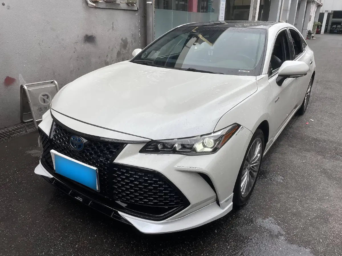 2019 Toyota Avalon 2.5L 178HP L4 E-CVT Hybrid