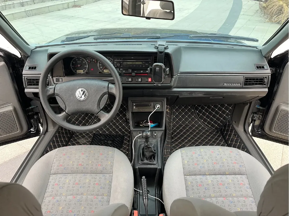 2004 Volkswagen Santana Classic 1.6L 87HP L4 5MT,autocango,china used car exporter,china ev exporter,chinese used car exporter,chinese used ev exporter