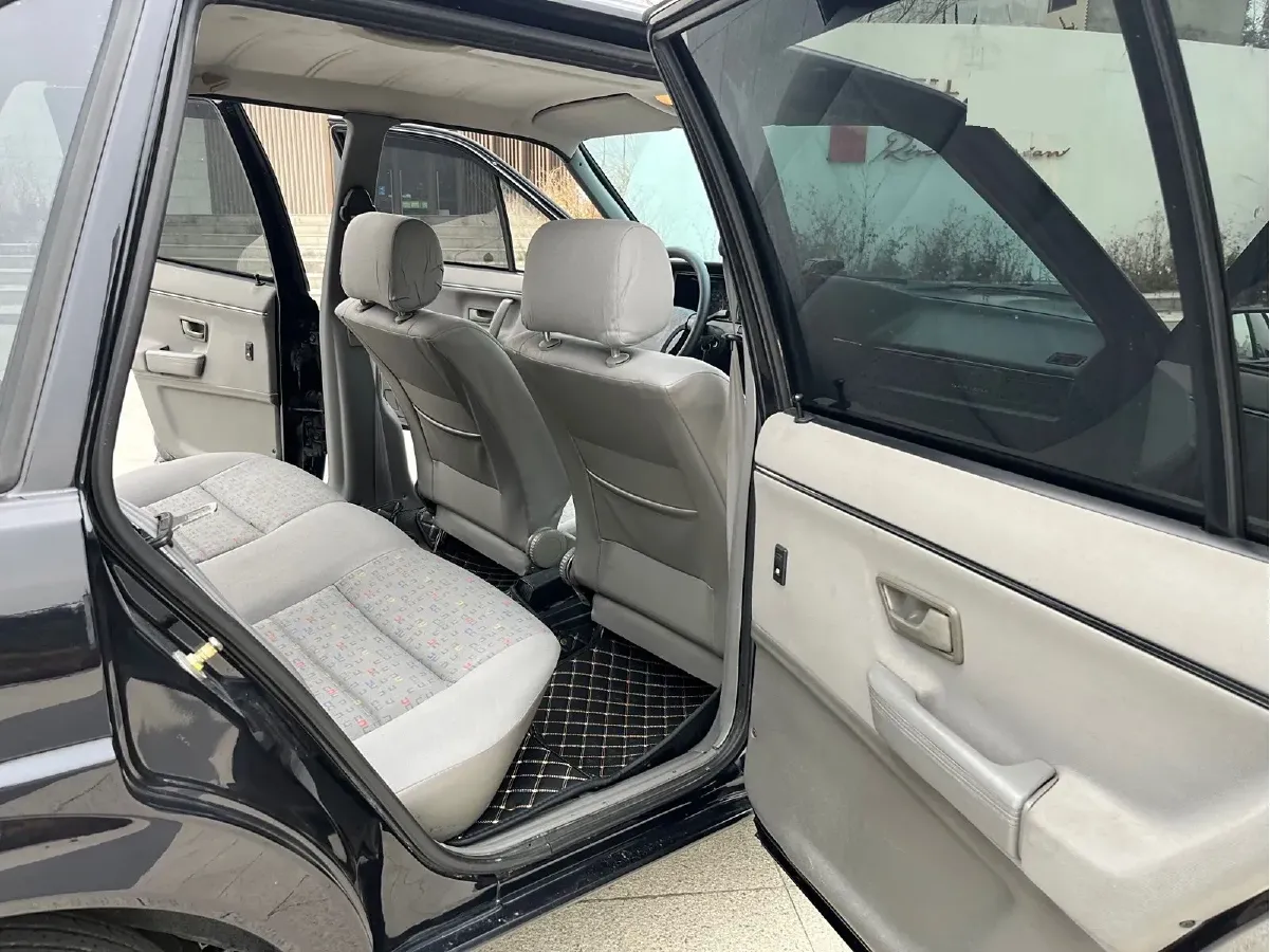 2004 Volkswagen Santana Classic 1.6L 87HP L4 5MT,autocango,china used car exporter,china ev exporter,chinese used car exporter,chinese used ev exporter