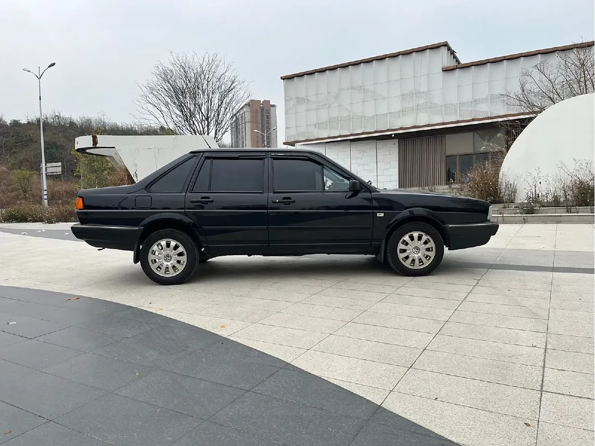 2004 Volkswagen Santana Classic 1.6L 87HP L4 5MT,autocango,china used car exporter,china ev exporter,chinese used car exporter,chinese used ev exporter