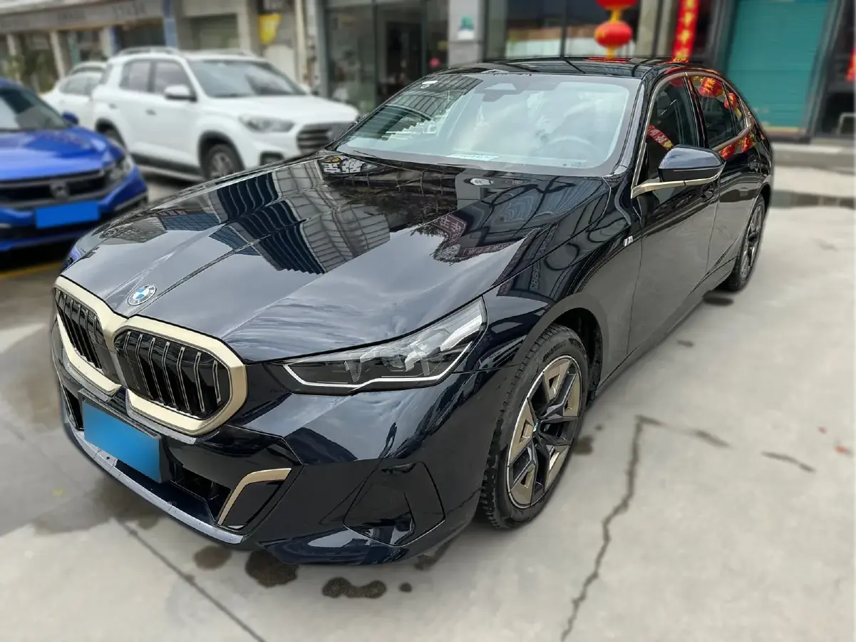 2024 BMW 5 Series 2.0T 258HP L4 8AT