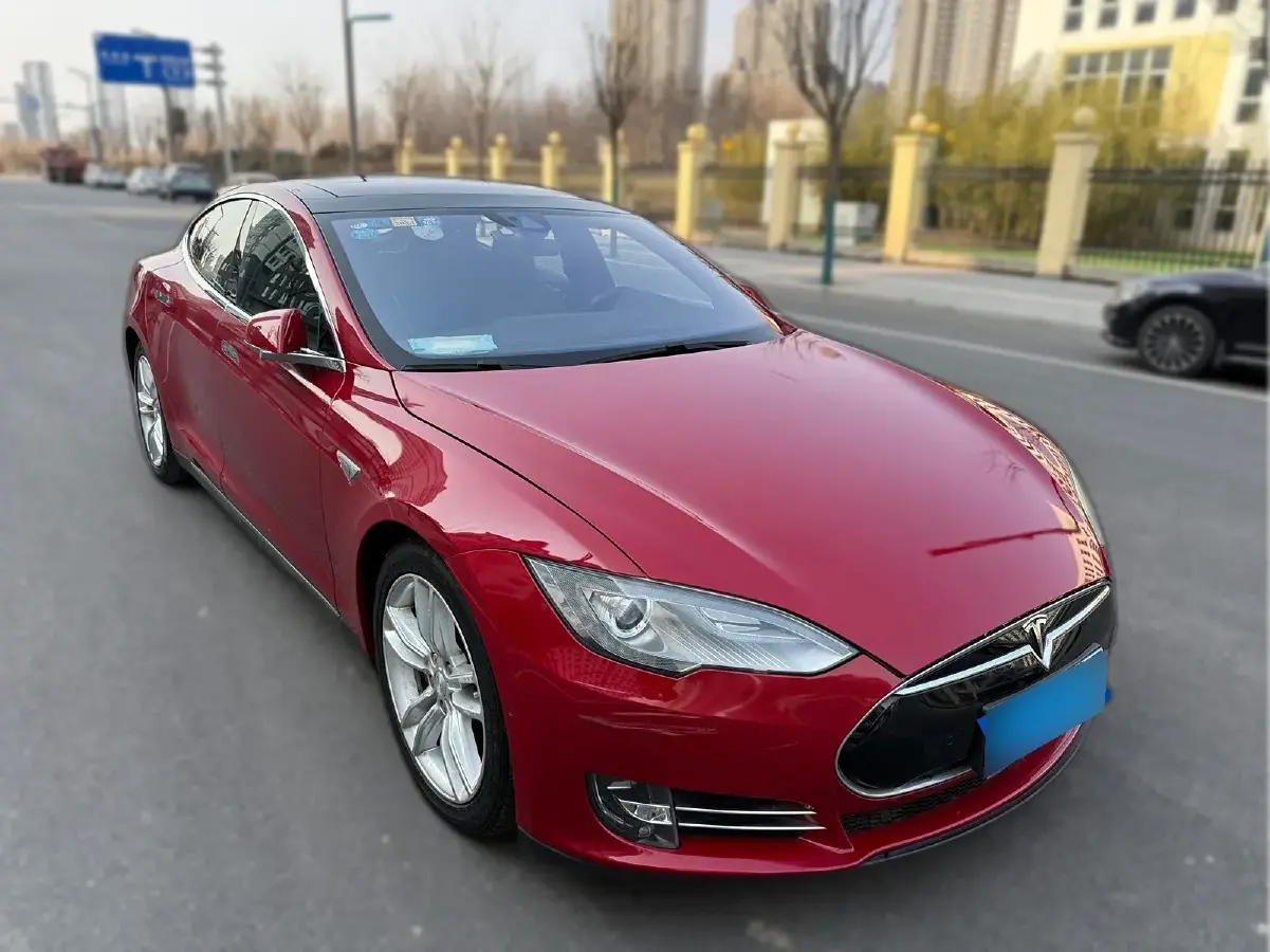2015 Tesla Model S BEV 70KWH