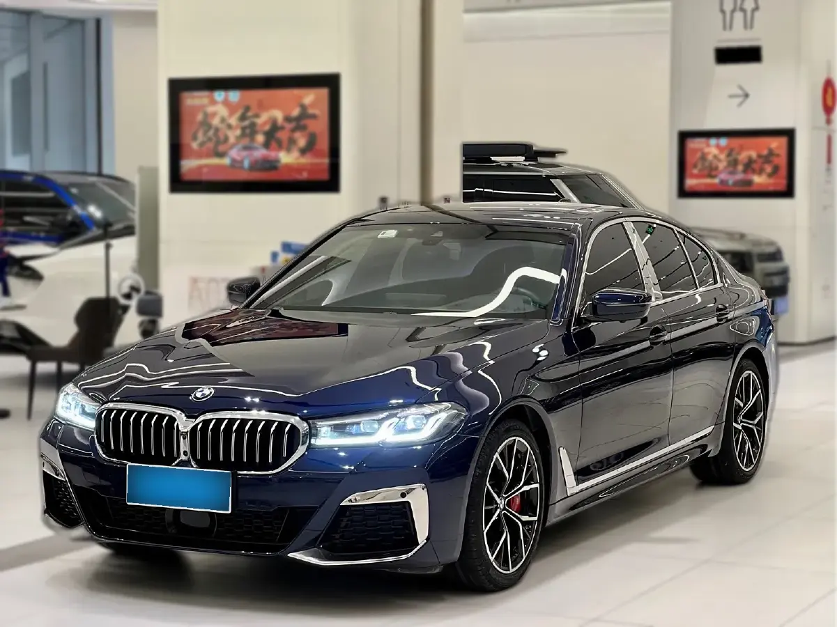 2022 BMW 5 Series 3.0T 340HP L6 8AT