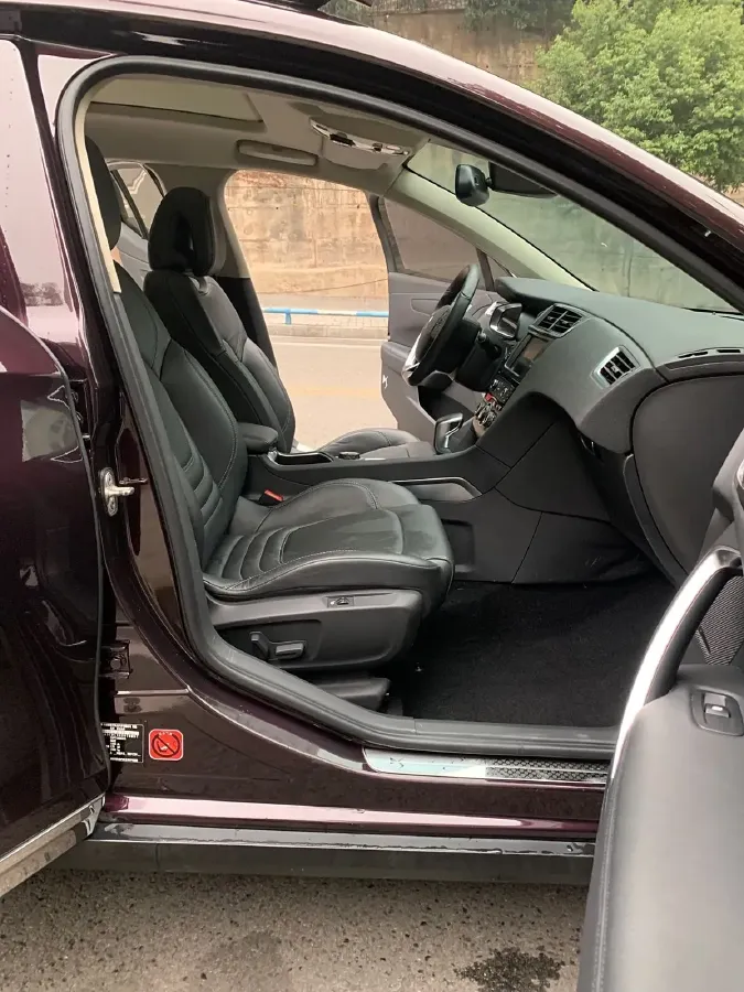 2017 DS 6 1.6T 167HP L4 6AT,autocango,china used car exporter,china ev exporter,chinese used car exporter,chinese used ev exporter