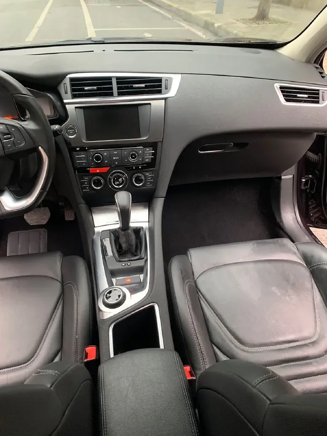 2017 DS 6 1.6T 167HP L4 6AT,autocango,china used car exporter,china ev exporter,chinese used car exporter,chinese used ev exporter