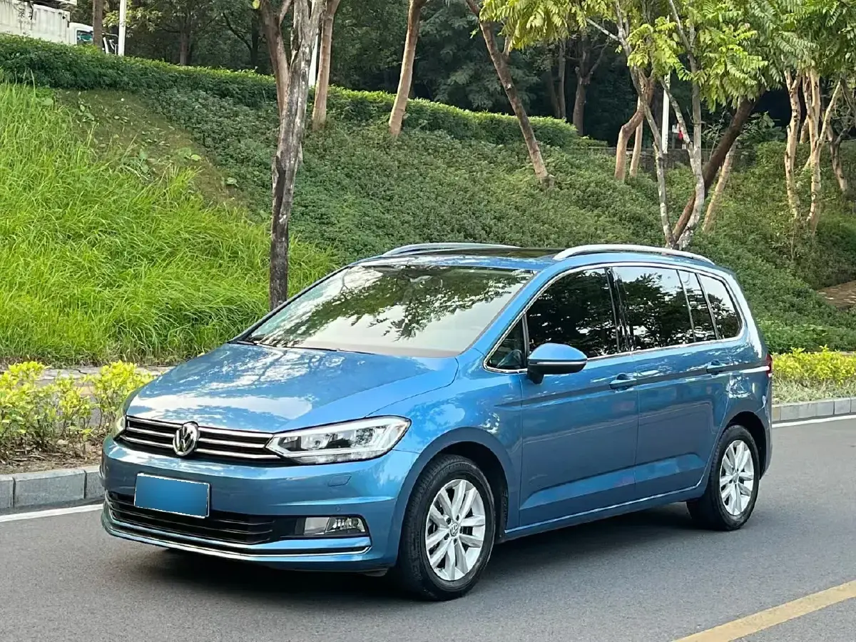 2016 Volkswagen Touran 1.4T 150HP L4 7DCT