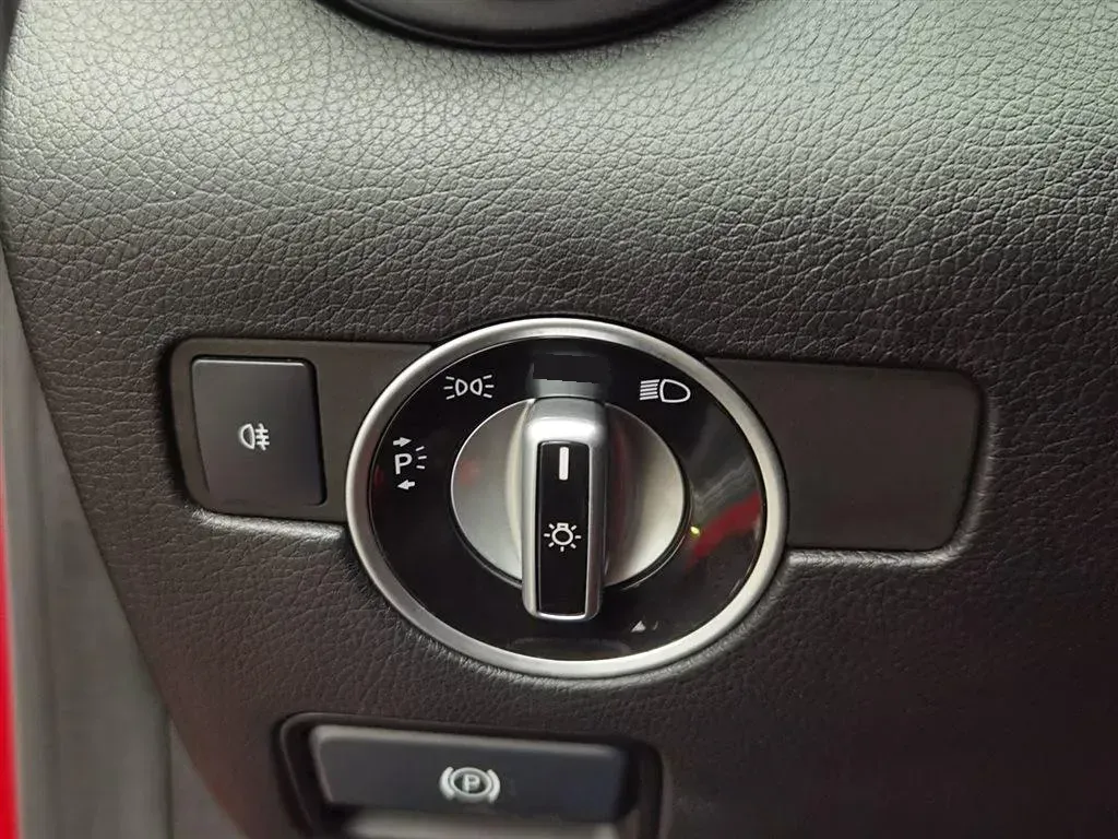 2011 Mercedes-Benz SLK Class 1.8T 184HP L4 7AT,autocango,china used car exporter,china ev exporter,chinese used car exporter,chinese used ev exporter