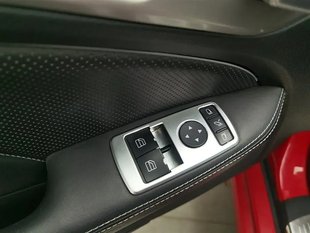 2011 Mercedes-Benz SLK Class 1.8T 184HP L4 7AT,autocango,china used car exporter,china ev exporter,chinese used car exporter,chinese used ev exporter