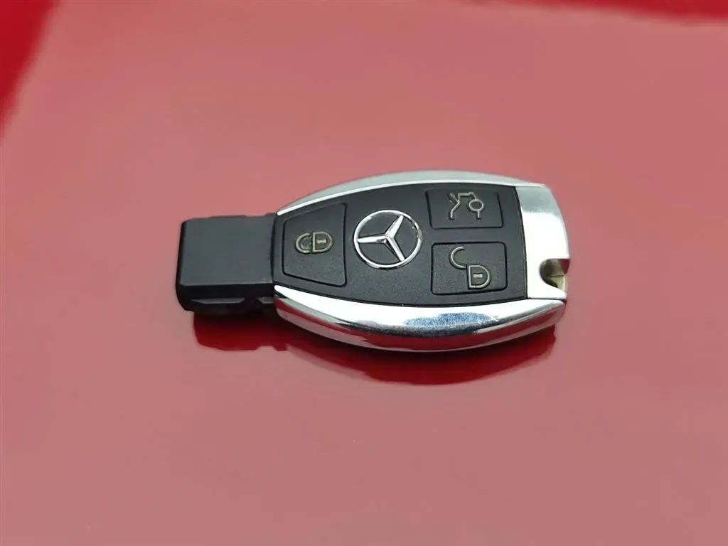 2011 Mercedes-Benz SLK Class 1.8T 184HP L4 7AT,autocango,china used car exporter,china ev exporter,chinese used car exporter,chinese used ev exporter