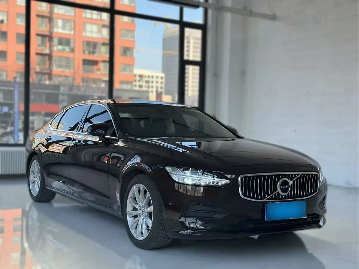2017 Volvo S90 2.0T 254HP L4 8AT