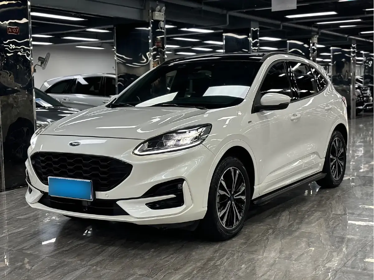 2020 Ford Escape 2.0T 248HP L4 8AT