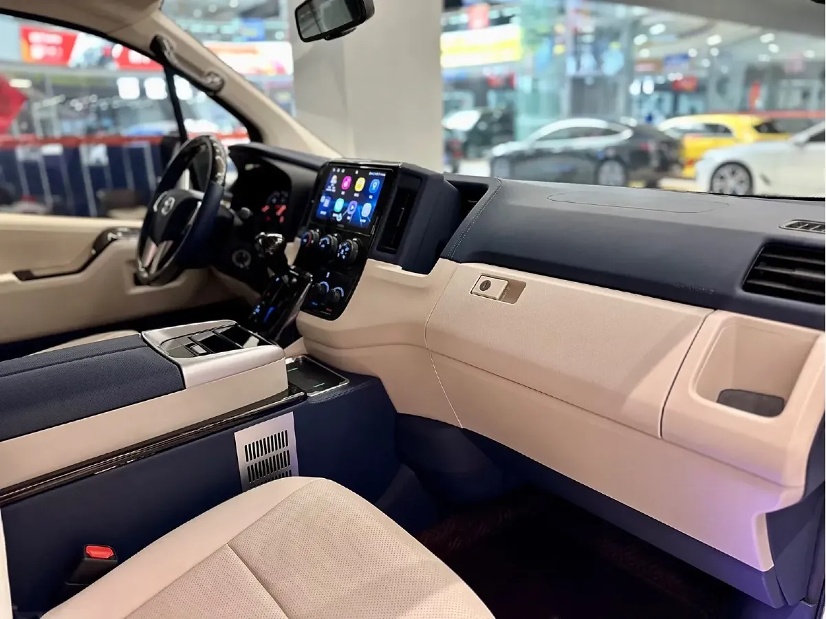 2011 Toyota Hiace 2.7L 154HP L4 4AT,autocango,china used car exporter,china ev exporter,chinese used car exporter,chinese used ev exporter