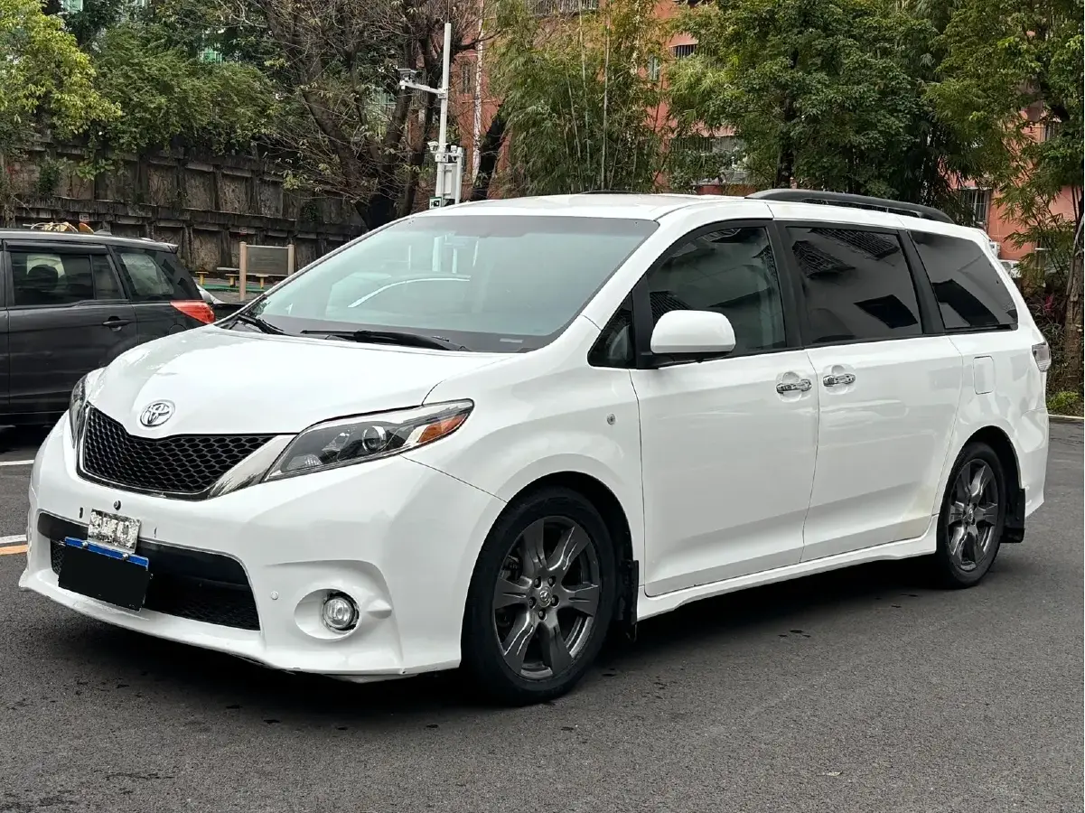 2015 Toyota Sienna 3.5L 269HP V6 6AT