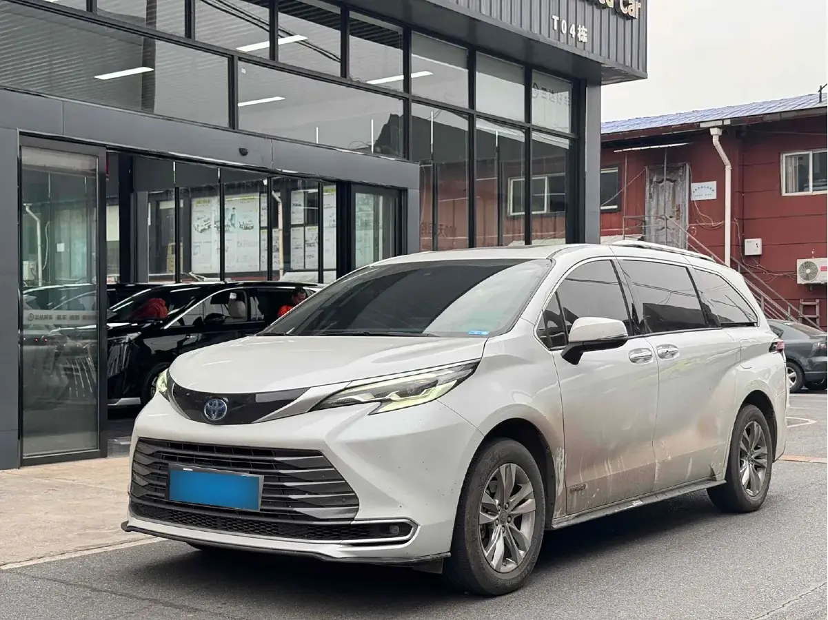 2021 Toyota Sienna 2.5L 192HP L4 E-CVT Hybrid