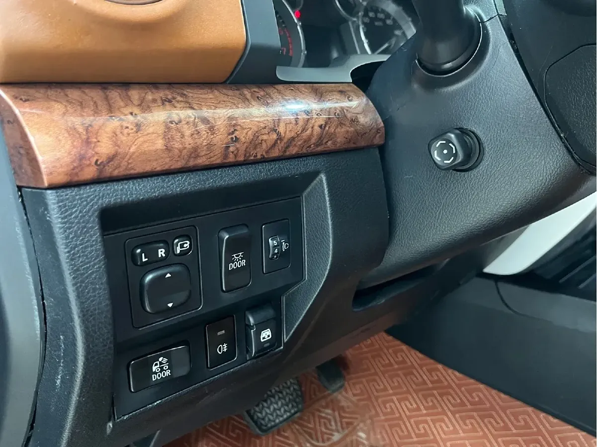 2014 Toyota Tundra 5.7L 386HP V8 6AT,autocango,china used car exporter,china ev exporter,chinese used car exporter,chinese used ev exporter