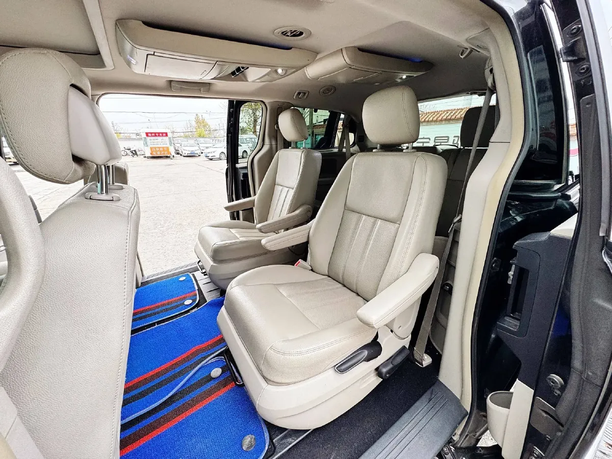 2013 Chrysler Pacifica 3.6L 283HP V6 6AT,autocango,china used car exporter,china ev exporter,chinese used car exporter,chinese used ev exporter