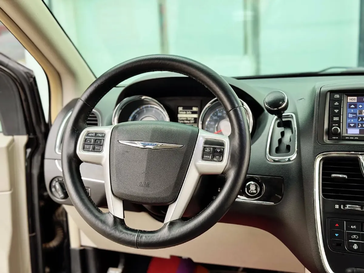 2013 Chrysler Pacifica 3.6L 283HP V6 6AT,autocango,china used car exporter,china ev exporter,chinese used car exporter,chinese used ev exporter