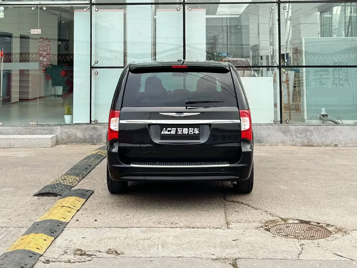 2013 Chrysler Pacifica 3.6L 283HP V6 6AT,autocango,china used car exporter,china ev exporter,chinese used car exporter,chinese used ev exporter