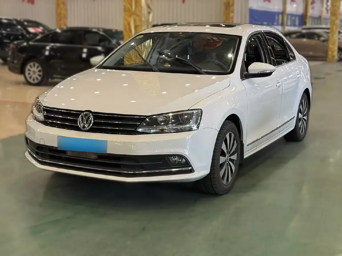 2017 Volkswagen Sagitar 1.4T 131HP L4 7DCT